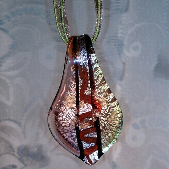 Jewelry - Beautiful Murano Glass Leaf Pendant Necklace Snake